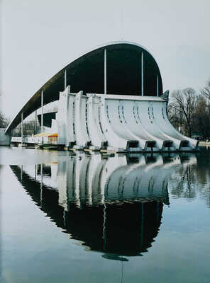 [Шубин Ф. СССР. Фотографии советских сооружений]. Chaubin F. CCCP. Cosmic Communist Constructions Photographed. Köln, 2011.